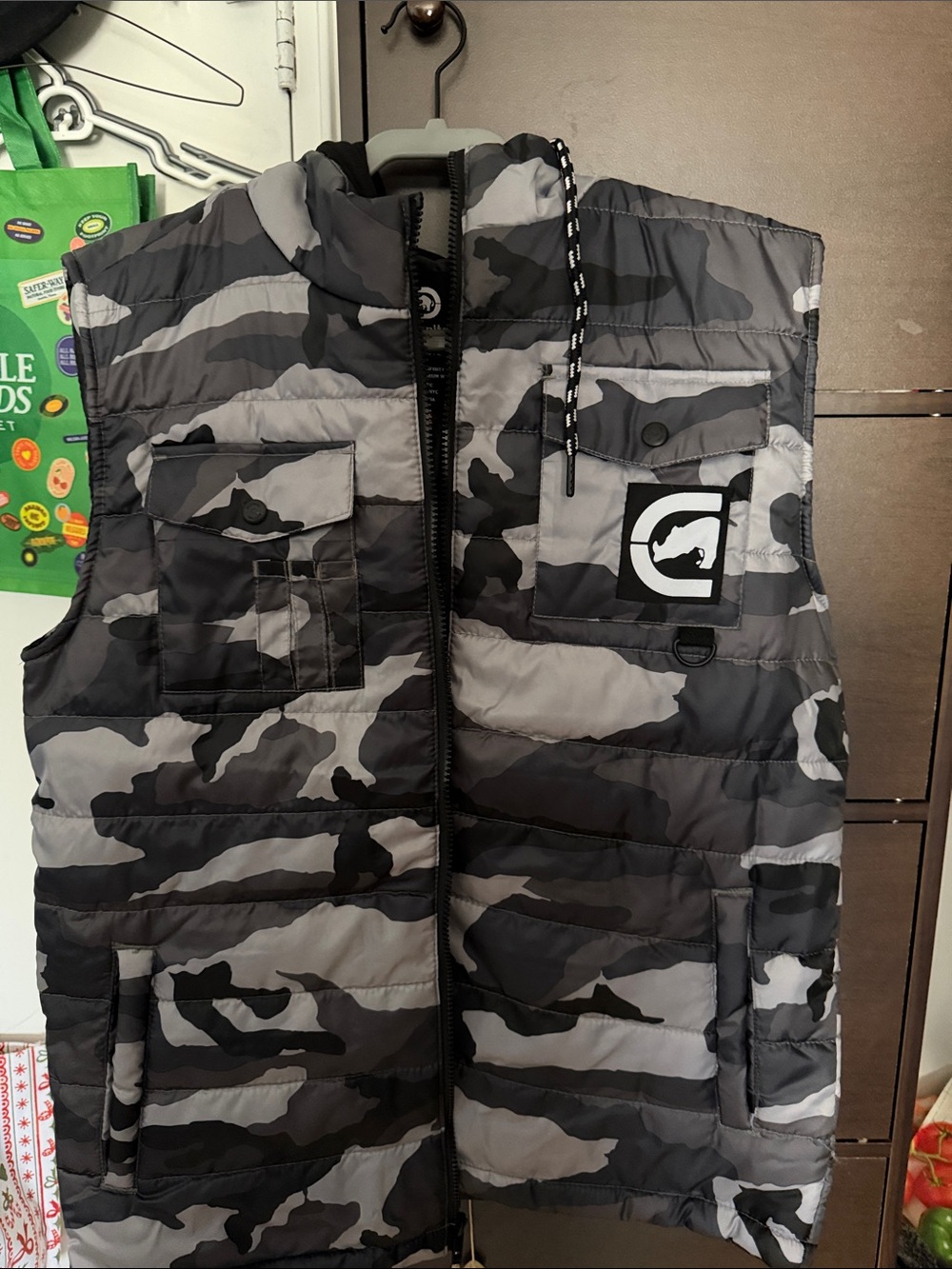 Ecko Unlimited Men's Gray & Black Camo Puffer Vest